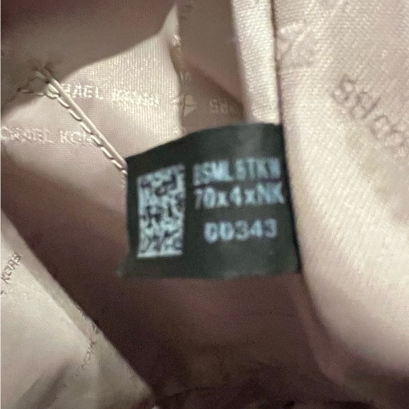 Michael Kors Pink JetSet Leather Tote - Picture 6 of 7